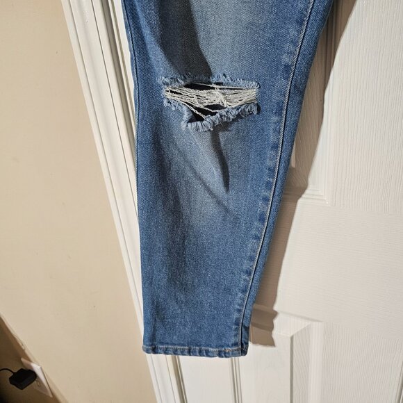No Boundaries - Super High Rise Destructed - Mom Jeans - Juniors Size 11 - NWT 3 - Picture 4 of 13